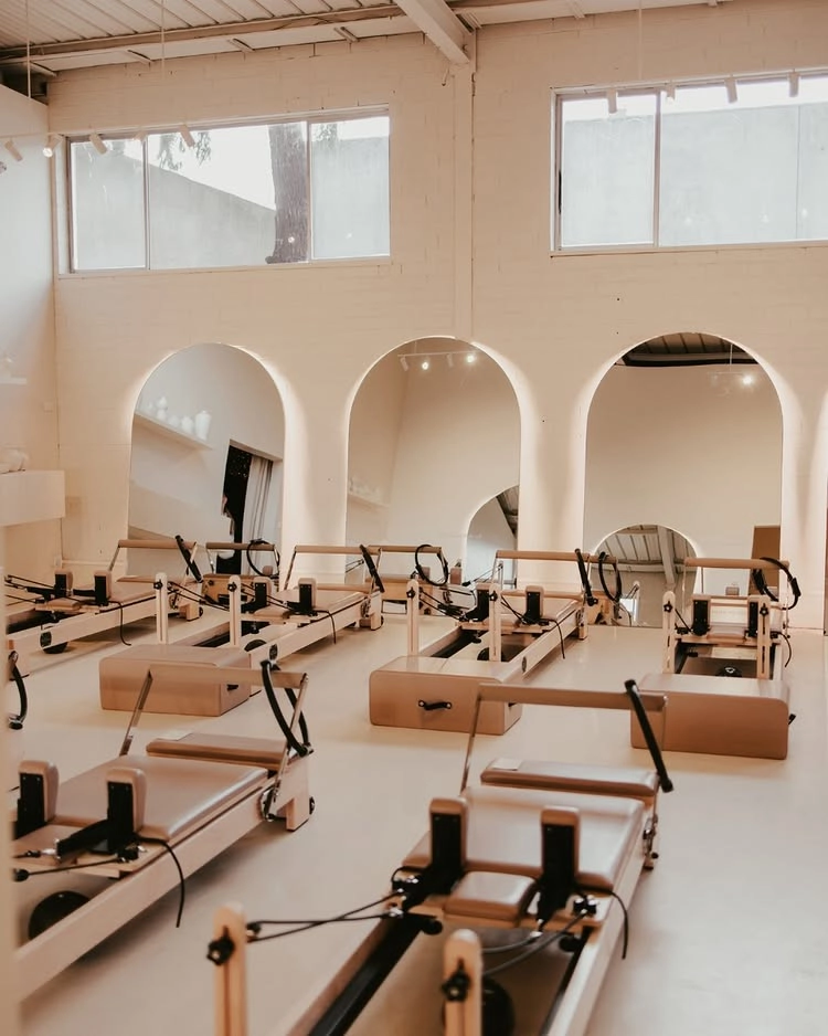 Reformer Pilates bel og'rig'i uchun yaxshimi?